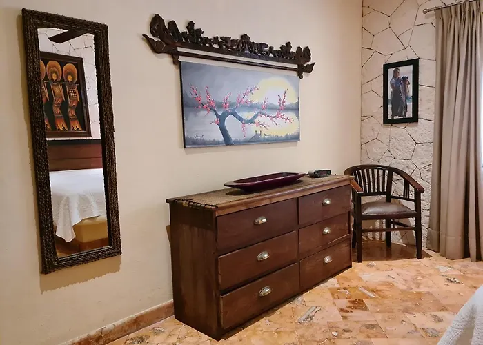 Luxury Steps To The & 5ta Av, Amazing Willa